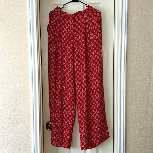 Flowy, light weight, wide legged size M pants - Picture 1 of 2